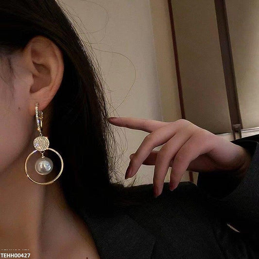 Elegant Pearl Earrings for Women 🌟– Timeless Beauty & Sophistication .🎁