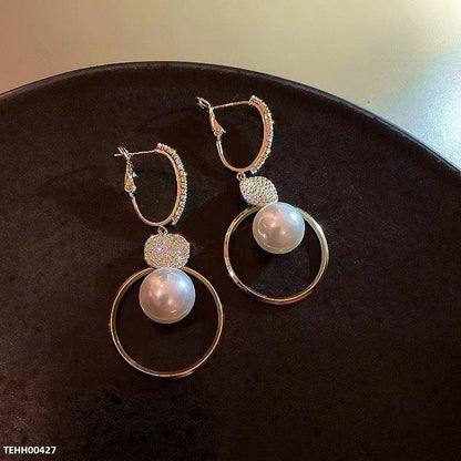 Elegant Pearl Earrings for Women 🌟– Timeless Beauty & Sophistication .🎁