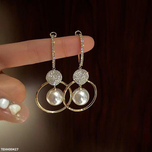 Elegant Pearl Earrings for Women 🌟– Timeless Beauty & Sophistication .🎁